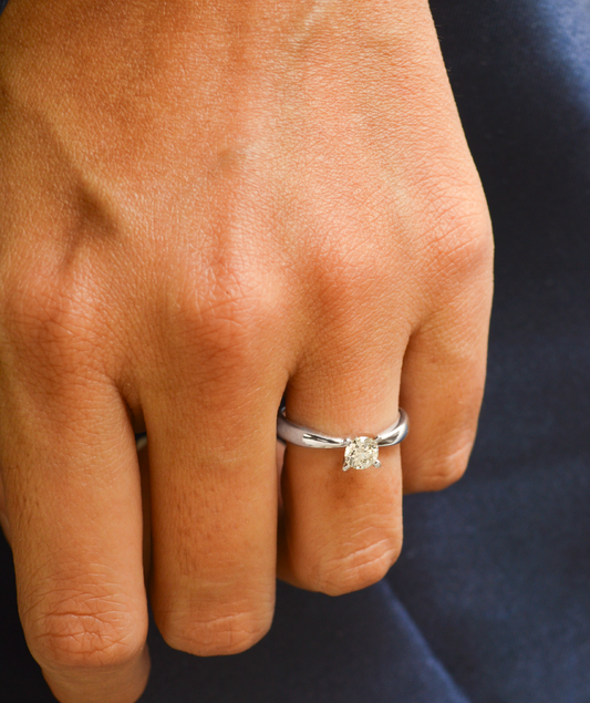 Anillo Clásico Diamante Central