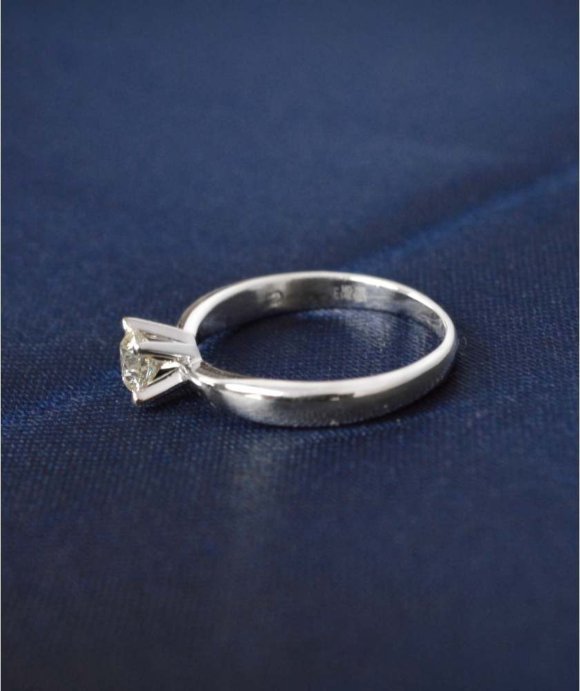 Anillo Clásico Diamante Central