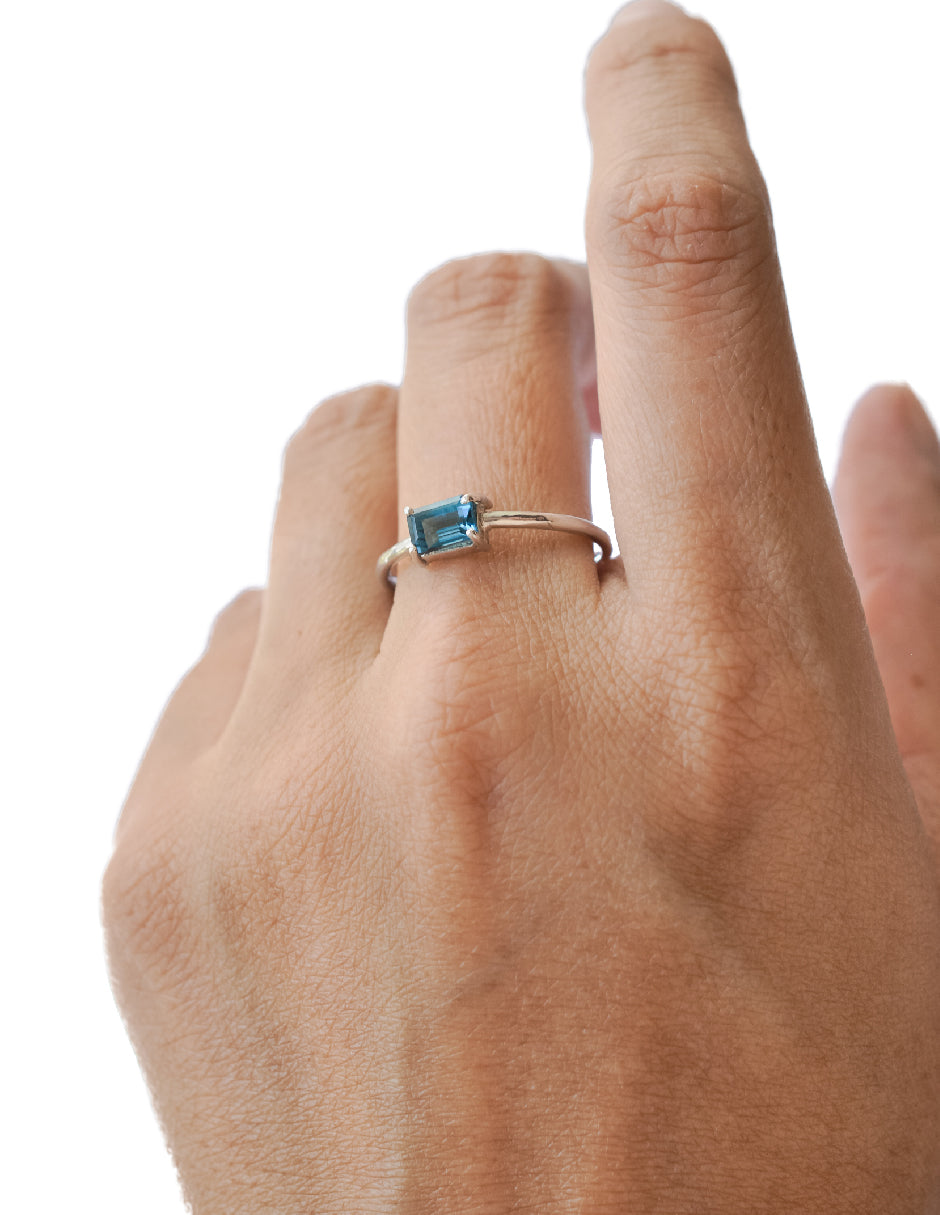 Anillo topacio Blue London Plata .925