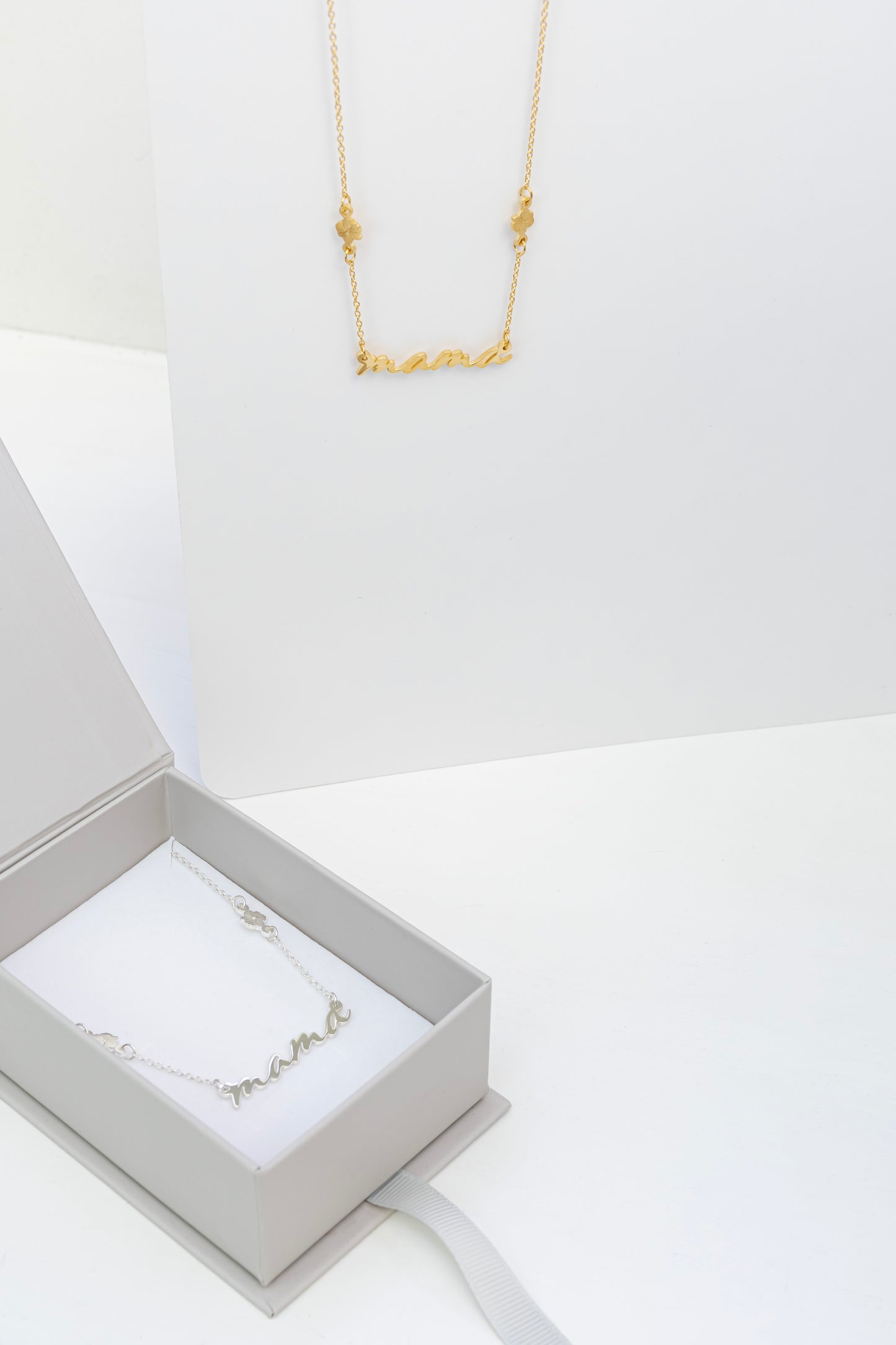 Collar Especial para mamá con flores en plata .925