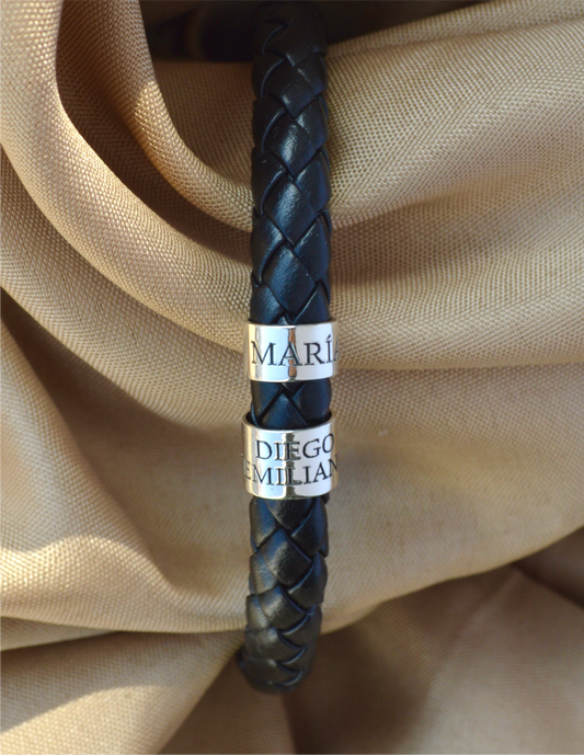 Pulsera de cuero sustentable premium con charms en Plata .925