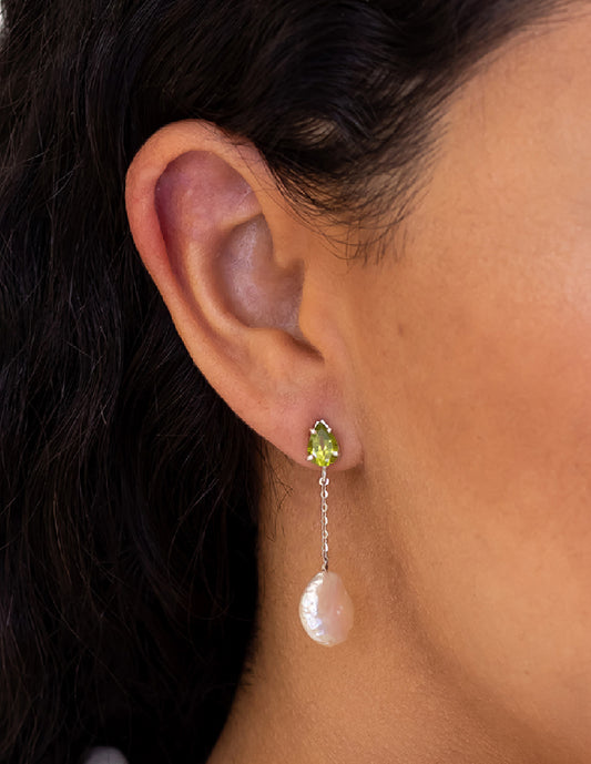 Aretes perla orgánica y piedras naturales Irina Plata .925