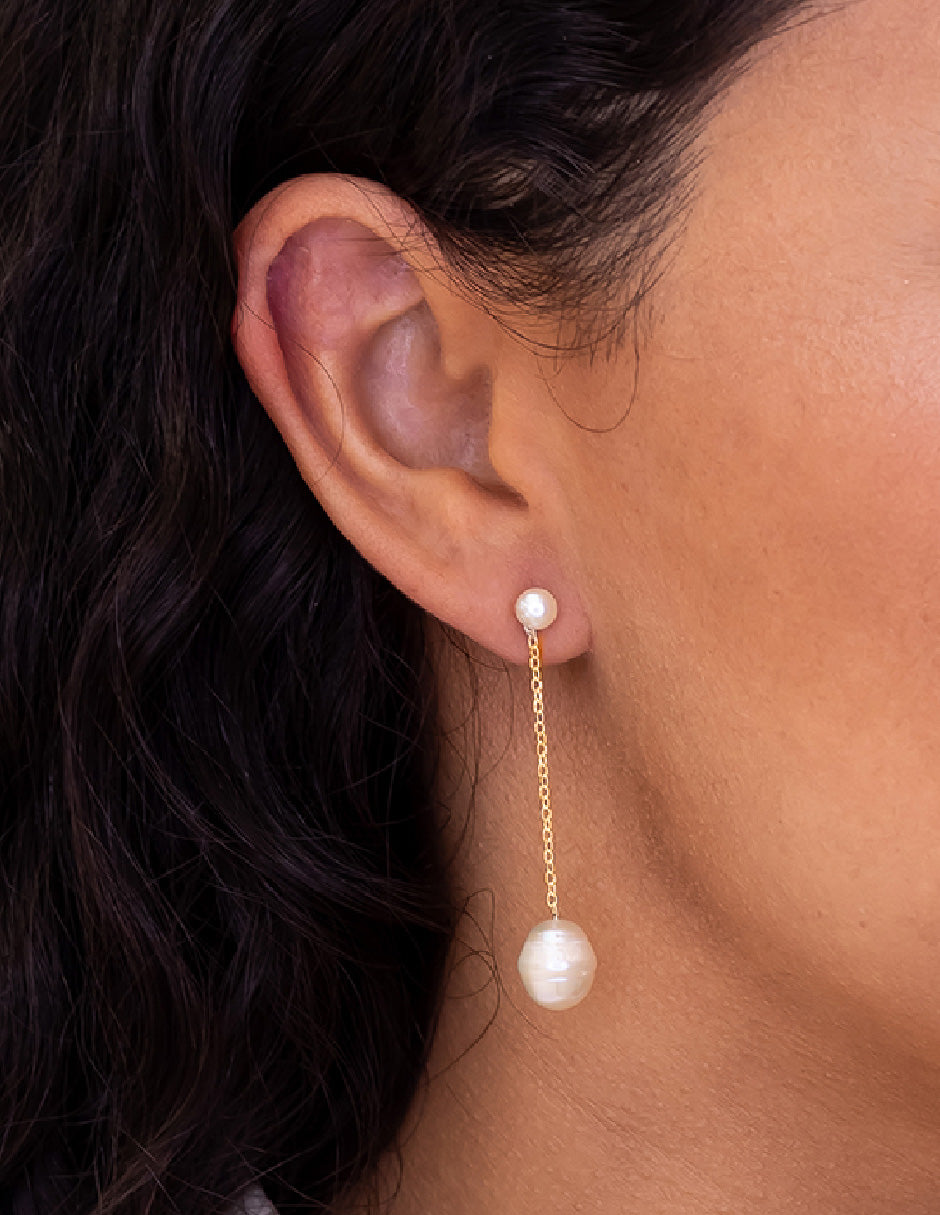 Aretes largos perla orgánica Clío Plata .925