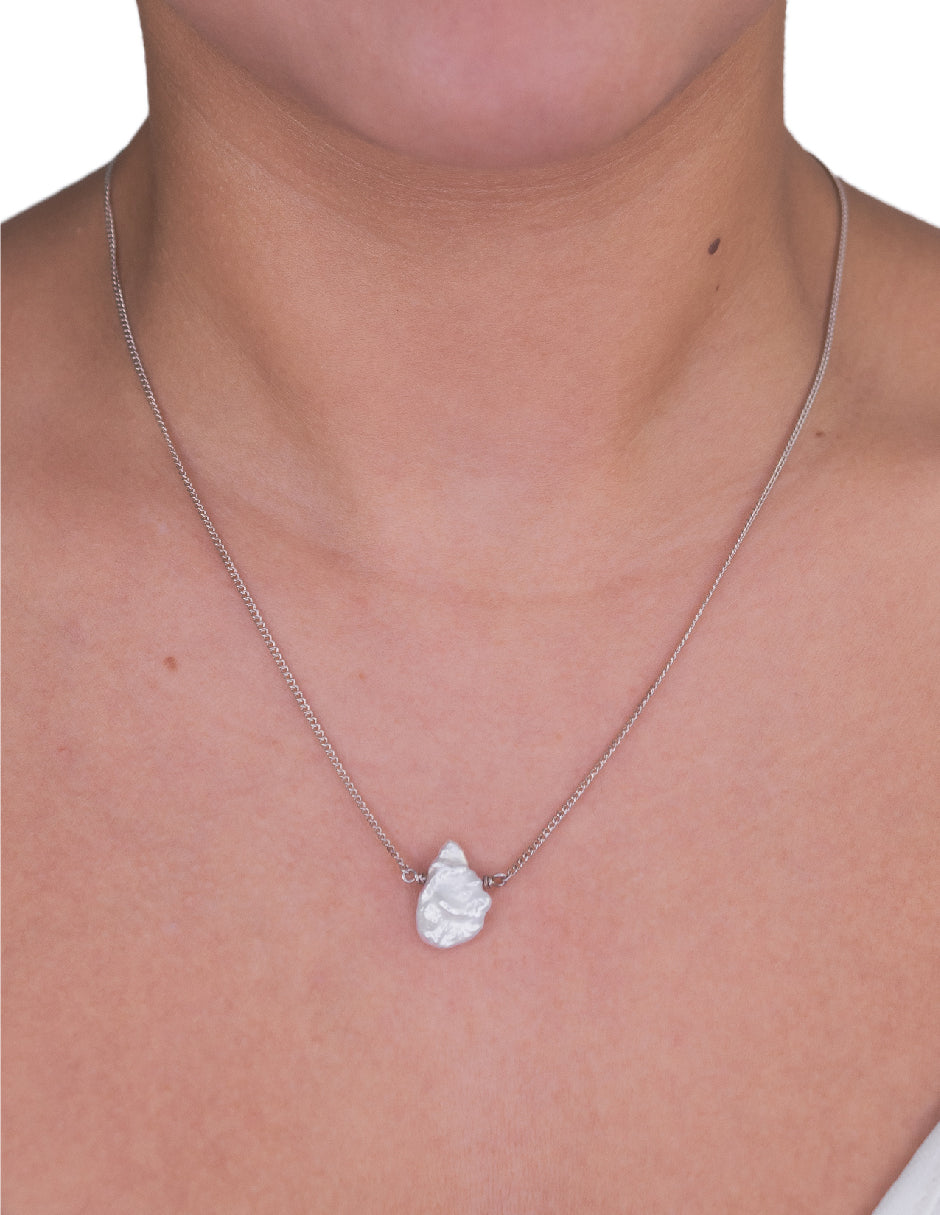 Collar Perla Orgánica Forma de Pico Piga Plata .925