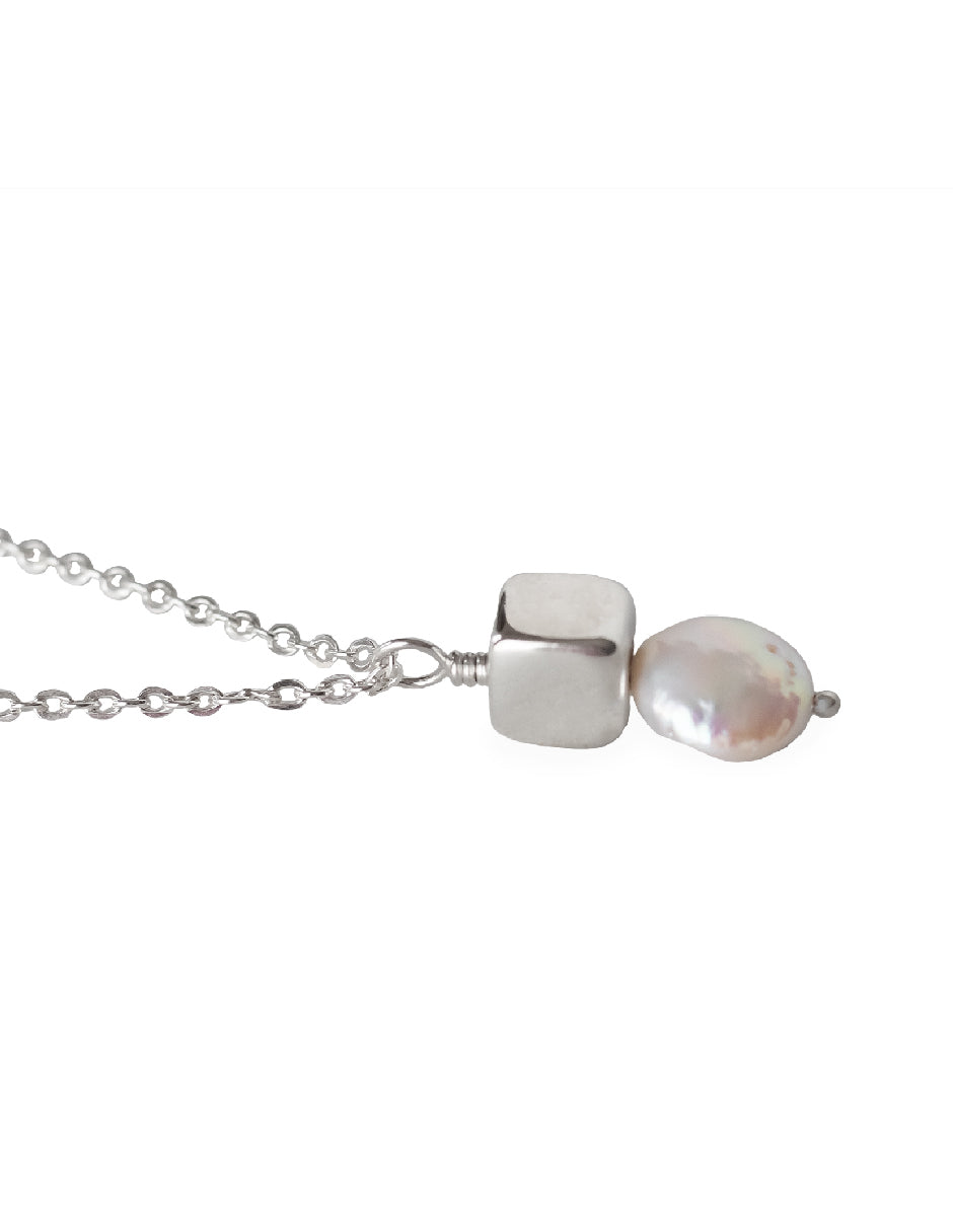 Collar perla orgánica y cubo Hadassa Plata .925